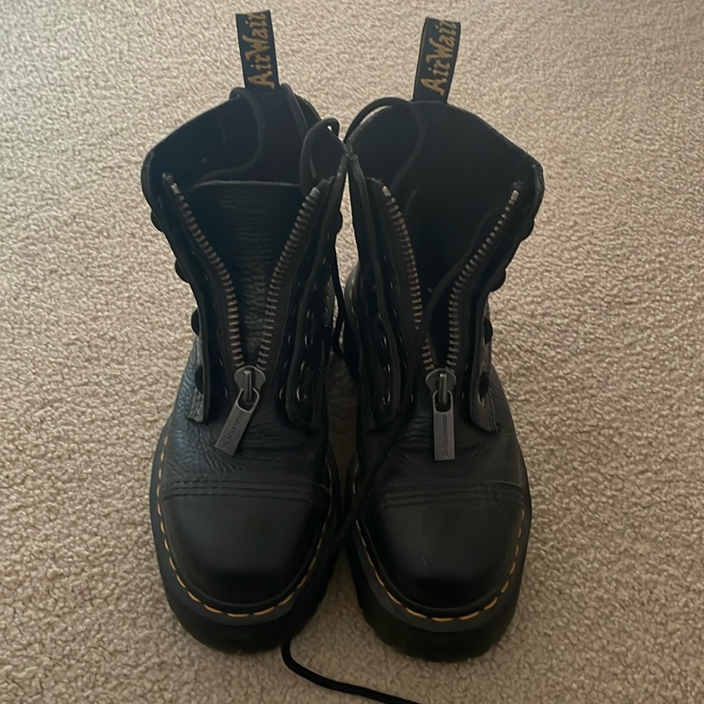 Dr. Martens SINCLAIR MILLED NAPPA LEATHER PLATFORM BOOTS. US Size 6